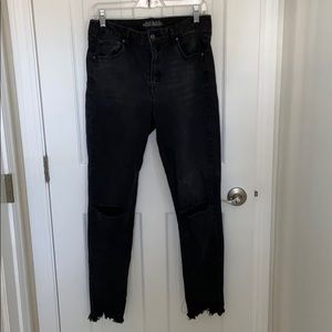 Black Ripped-knee Skinny Jeans